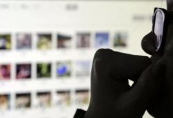 黄色图片视频,黄色图片视频背后的故事与启示